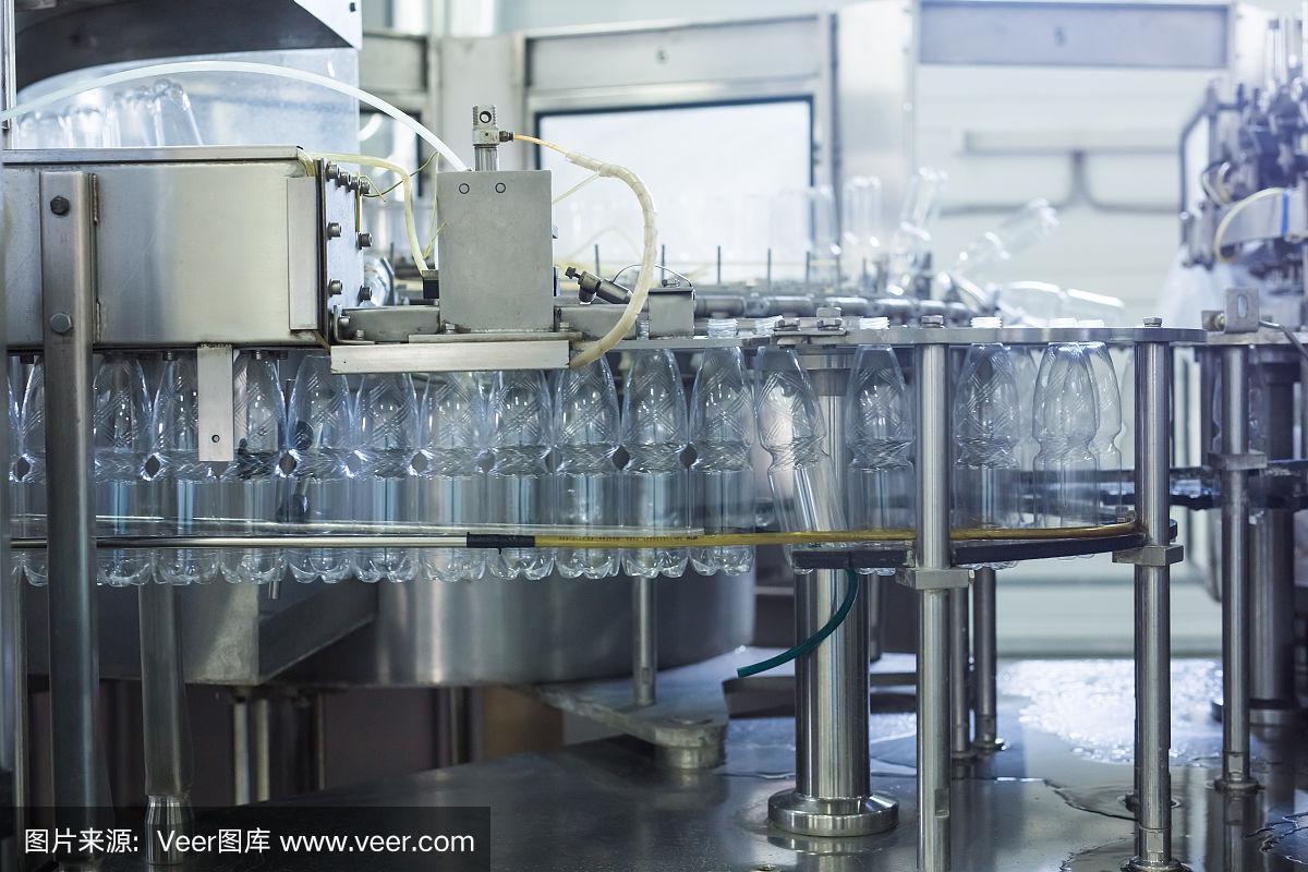 水厂-水装瓶生产线,用于将纯净的泉水装瓶成小瓶